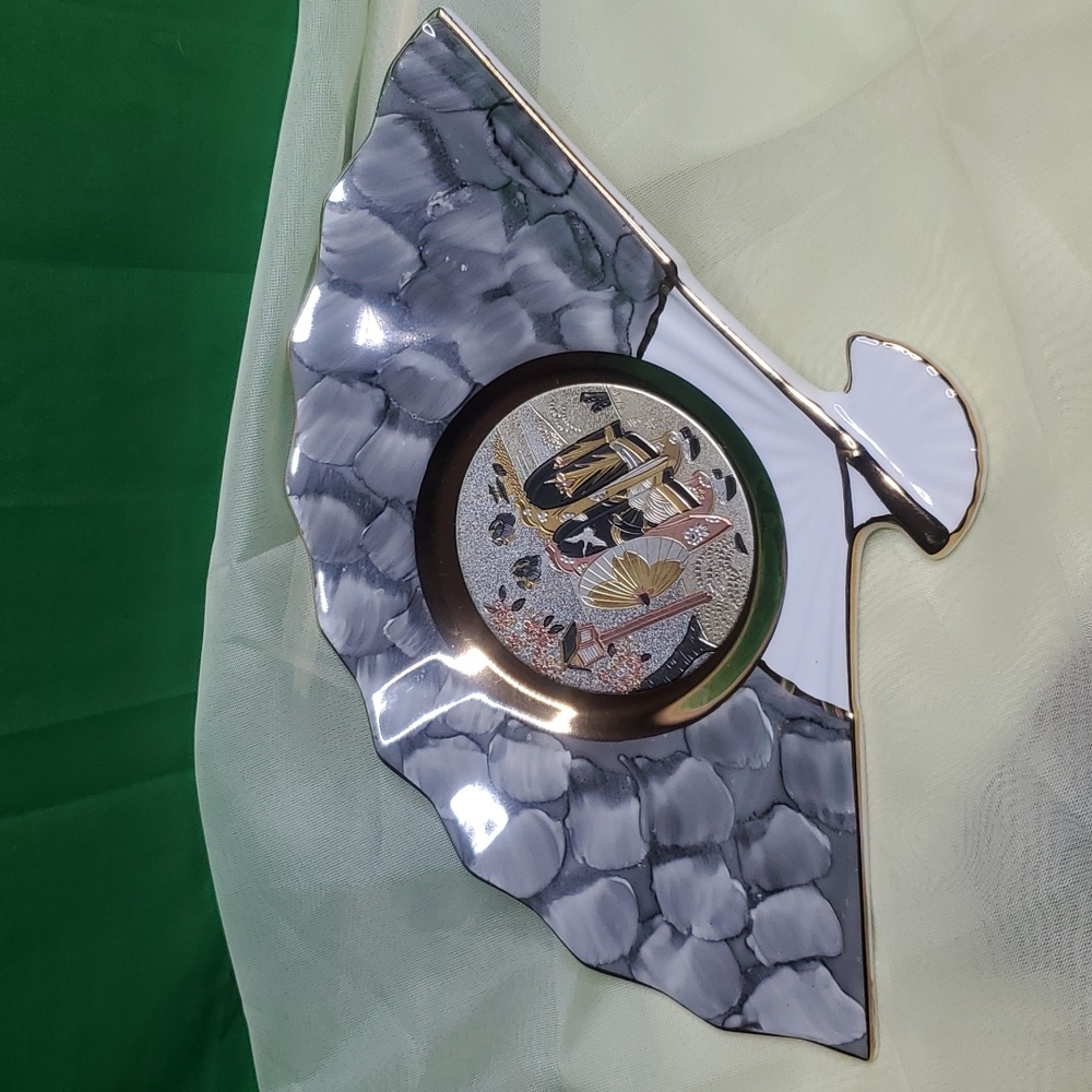 24k Gold Edged CHOKIN ArtJapan Fan shape plate, nice unique center painting